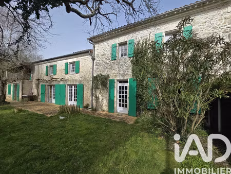 vente maison à saint-hippolyte (17430) : à vendre / 188m² saint-hippolyte