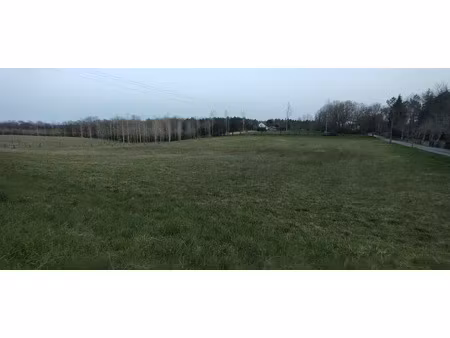 liorac-sur-louyre beau terrain de 3 984 m² dont une partie const