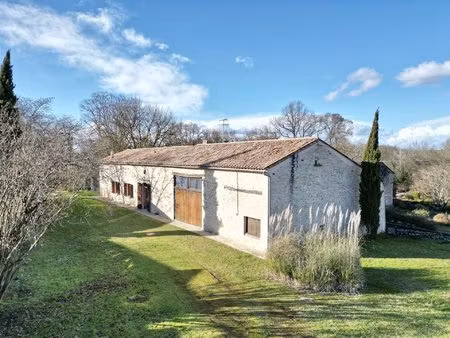 proche de monségur - maison de campagne familiale  grange attenante.