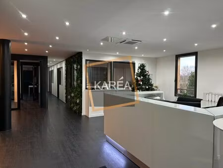 achat local professionnel 225m² magny le hongre 77700