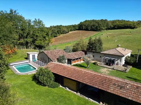 près de marmande et monségur - belle maison rénovée avec gîte et piscine