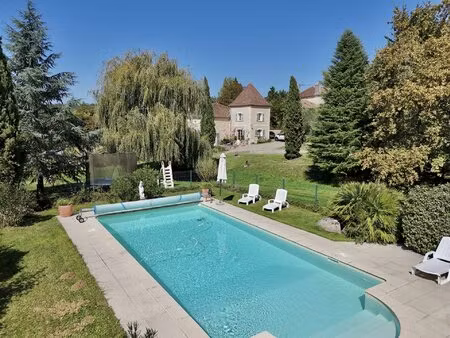 proche de monségur - magnifique propriété de 5 chambres avec parc arboré et piscine