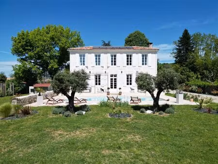 proche de noaillan - magnifique maison bourgeoise rénovée avec piscine