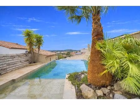 villa spacieuse avec piscine à villeveyrac