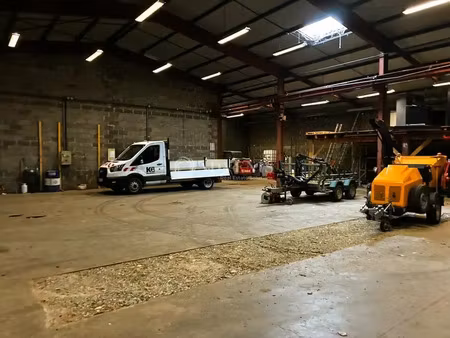 local d'activité a louer