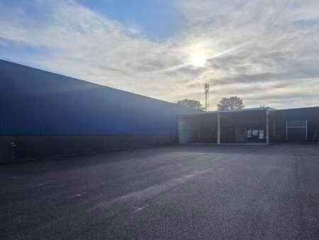 vente bureaux et commerces à saint-vincent-de-tyrosse (40230) : à vendre / 288m² saint-vin