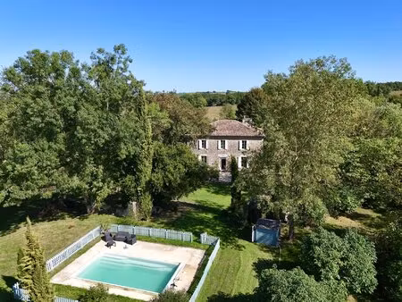 proche tombeboeuf - élégante demeure de campagne : 5 chambres  piscine  dépendances et vue