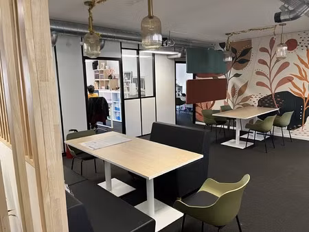 location local professionnel 732m²