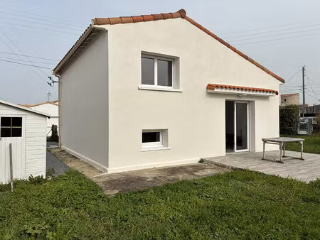 à louer à l'année - maison meublée rénovée avec jardin