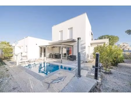 maison de 4 pièces de 113 m² à agde