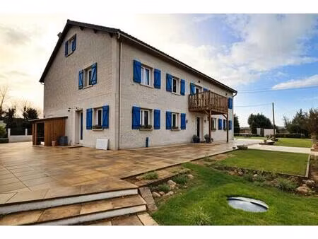 maison d'exception de 373 m² avec piscine à lorignac