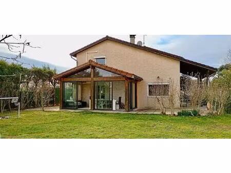 maison de 4 pièces de 185 m² à saint-priest