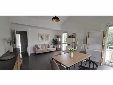 superbe t3 lumineux avec grande terrasse et parking