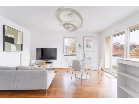 t2 avec grande terrasse et parking à loos