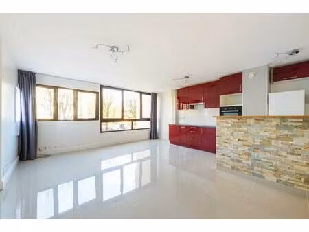 lumineux 3 pièces rénové à champs-sur-marne