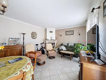 a vendre maison angers secteur roc epine  vie de plain pieds  2 chambres plus 1 bureau  so