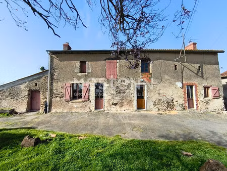 a vendre corps de ferme à rénover - montilliers - d6015