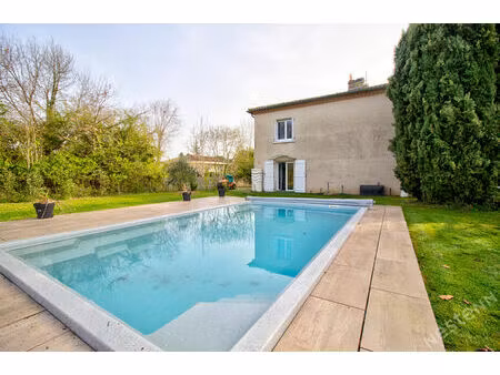 layrac - maison de 142m2 - 7 pièces  5chambres  garage  balcon  piscine et jardin dans un 