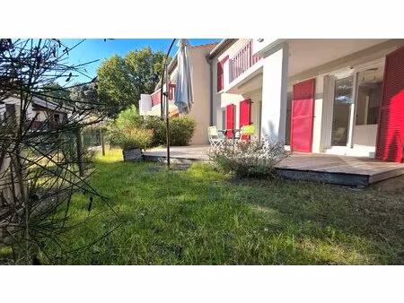 charmant t3 avec jardin privatif  à deux pas des commerces et de la plage