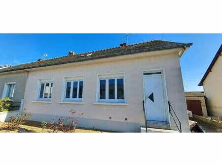 location maison à quelaines-saint-gault (53360) : à louer / 92m² quelaines-saint-gault