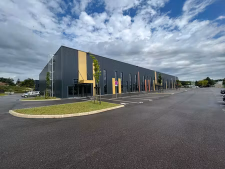 location commerce 2227 m² à villefontaine (38090)