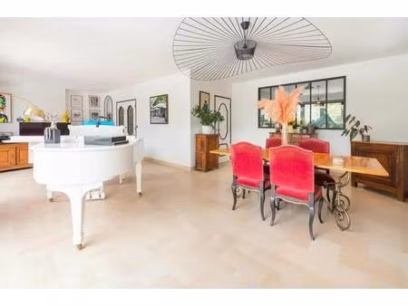 maison de 8 pièces de 205 m² à saint-rémy-lès-chevreuse