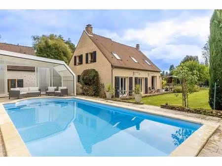 propriété de 210 m² située à la celle-les-bordes