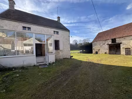 buncey ( proche de chatillon sur seine) corps de ferme avec habitation et bâtiments sur...