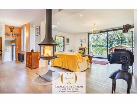 le vésinet. propriété typique restaurée avec extension. 259 m2 habitables - studio - salle