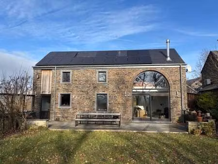 belle maison avec grand jardin dans cadre exceptionnel