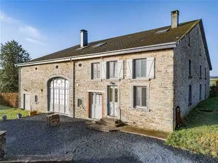 ensemble immobilier composé d'une maison d'hôtes et d'un gît