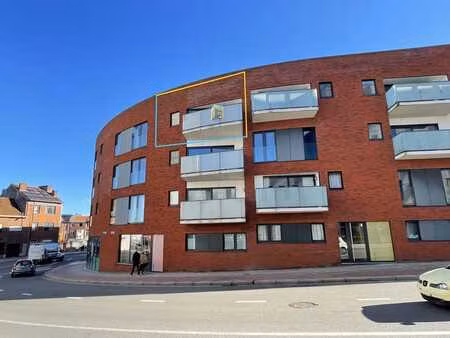 welgelegen appartement met twee slaapkamers en autostaanp...