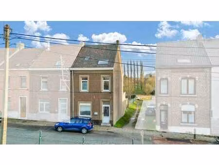 maison idéalement située au calme avec 3 chambres et garage