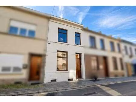 lumineuse maison en excellent état