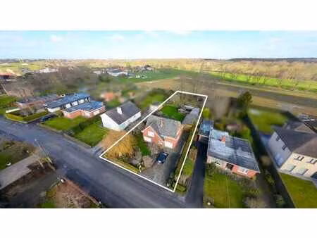 rustig gelegen woning op groot perceel aan de rand van to...