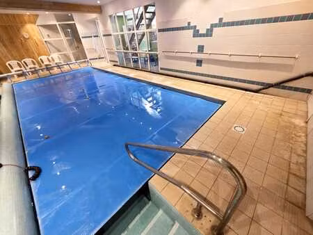 ? 5 cabinets paramedicaux +piscine 460m²