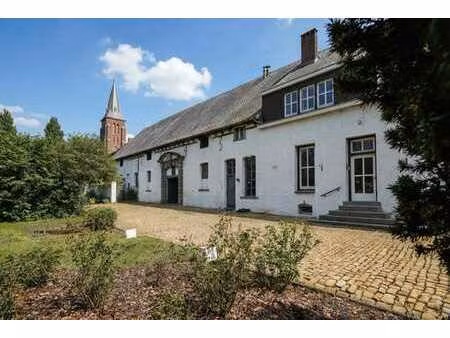 propriété exclusive  2 maisons  grange et terrain à bâtir