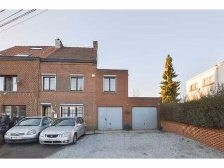 delfimmo - agreable maison avec 2 garages et jardin