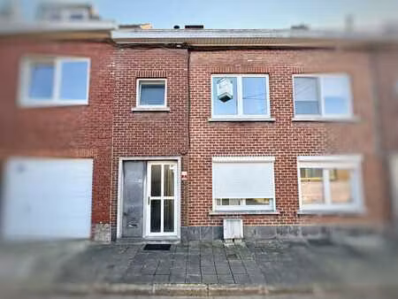 maison 2 façades idéalement située avec terrasse !