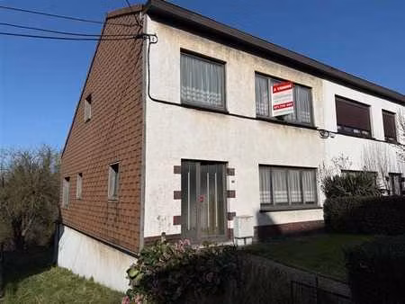 belle maison totalement à rénover  trois chambres  garage et