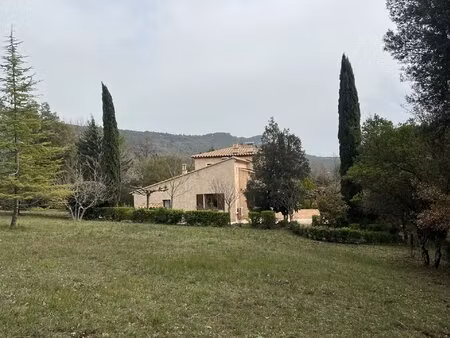 maison de 135 m² sur un terrain clos de 14 050 m²