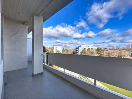 superbe appartement 3 chambres + terrasse + parking