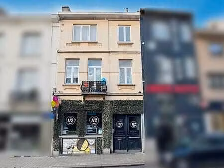 laeken: immeuble de rapport avec commerce et 2 appartements