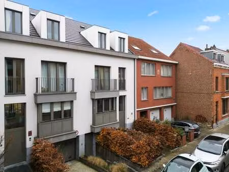 très belle maison récente avec jardin à côté du fort jaco