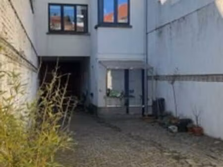 immeuble mixte + 2 logements + entrepôt de 410m2 a vendre
