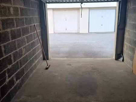 location parking 15 m² à toulon (83000)  130 €