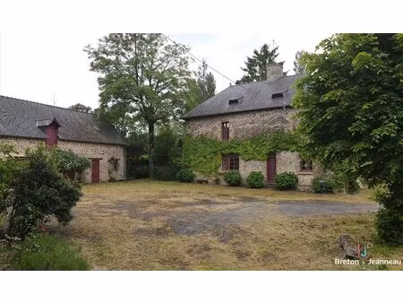 maison de maître avec pièce d'eau  proche de villaines la juhel