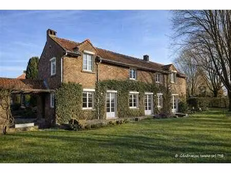 rez-de-chaussée lumineux dans environnement exceptionnel