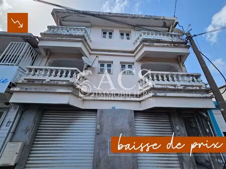 immeuble de deux appartements + un espace commercial  bourg - sainte-luce