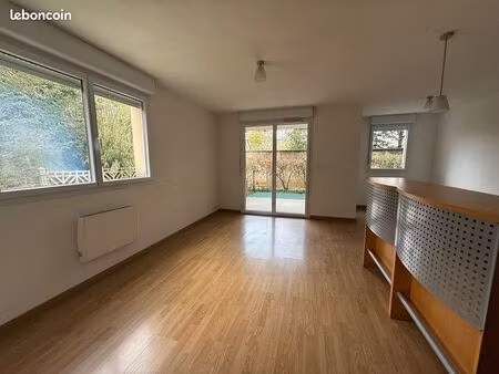 proche centre t3 en rez-de-chaussée dans résidence sécurisée